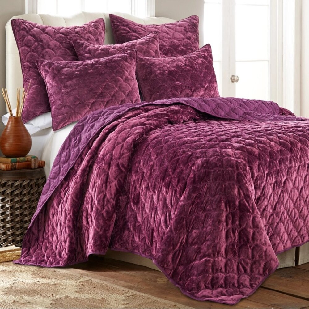 Comforter & pillow cases king sized crushed velvet quilted satiny silky shimmer